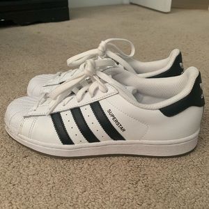 🌟 Adidas Superstar Sneakers 🌟